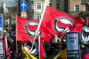 "Antifa – Schulter an Schulter, wo der Staat versagte" läuft in Münster im Cinema. (Foto: Screenshot / Leftvision)