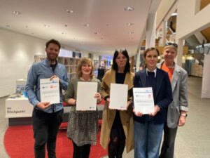 Haben eine Kooperation beschlossen (v.l.): Jonas Lemli (Caritas Münster), Barbara Heusel (SkF), Ines Gutschmidt (Frauenhaus und Beratung e.V.) mit Nina Bay und Monika Hahn (Polizei Münster). (Foto: Polizei Münster)