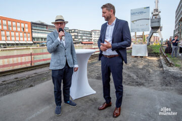 Oberbürgermeister Markus Lewe (l.) und Stadtbaurat Robin Denstorff (r.) erläutern die geplanten Baumaßnahmen. (Foto: Michael Bührke)