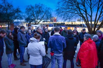 Zum Auftakt des Treffens unternahmen die Anwohnerinnen und Anwohner einen Rundgang über den Bremer Platz. (Foto: Presseamt Münster)