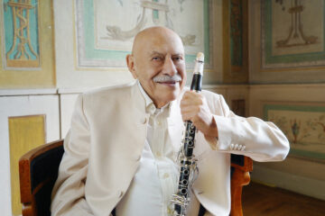 Giora Feidman mit dem Instrument, das ihn weltbekannt machte, der Klarinette. (Foto: Mehran Montazer)