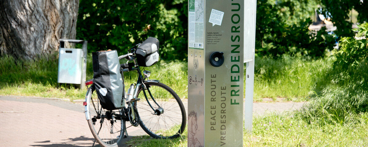 Auf der Strecke gibt es insgesamt 12 dieser mit Muskelkraft betriebenen Hörstationen. (Foto: Bührke)