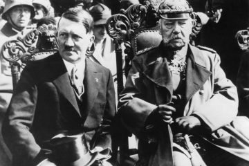 Das Ende von Weimar: Hitlers Ernennung zum Reichskanzler durch Paul von Hindenburg im Jahre 1933. (Foto: dpa)