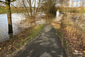 Wege und Straßen waren über weite Bereiche unpassierbar. (Foto: Bührke)