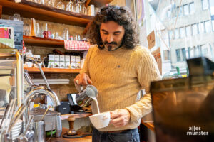 Nach fünf Jahren Betrieb gibt Betreiber Mehmet Sarıpınar sein kleines Café am Drubbel auf. (Foto: Michael Bührke)