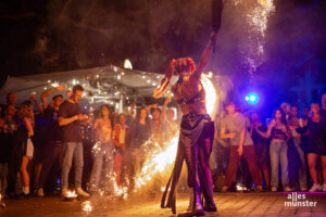 Die Künstlerin "Aurora" jonglierte mit Feuer. (Foto: Christian Menz)