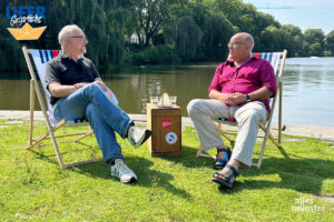 Der Schauspieler Vittorio Alfieri (r.) beim Talk am Aasee. (Foto: Thomas Hölscher)