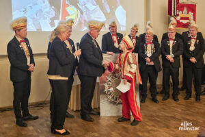 Kinderprinz Linus I. von der KG Böse Geister ließ in seiner Abschlussrede die Erlebnisse seiner Amtszeit Revue passieren. (Foto: Jasmin Otman)