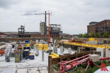 Das OVG Münster hat heute die Bauarbeiten am Hafencenter gestoppt. Die sind allerdings inzwischen schon erheblich weiter vorangeschritten seit dieses Bild im letzten Sommer entstand. (Archivbild: Thomas Hölscher)