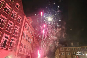 Feuerwehr und Polizei resümieren die Silvesternacht in Münster. (Foto: Jasmin Otman)