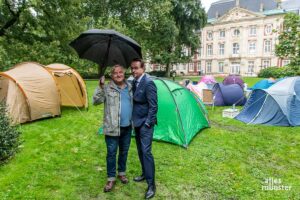 Axel Prahl (li.) und Jan Josef Liefers in der Kulisse für den neuen Münster-Tatort. (Foto: Thomas Hölscher)